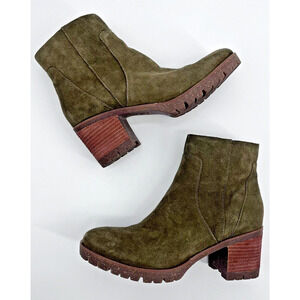 Korks Esmeralda Olive Herb Green Suede Ankle Bootie Chunky Boot Womens Size 9